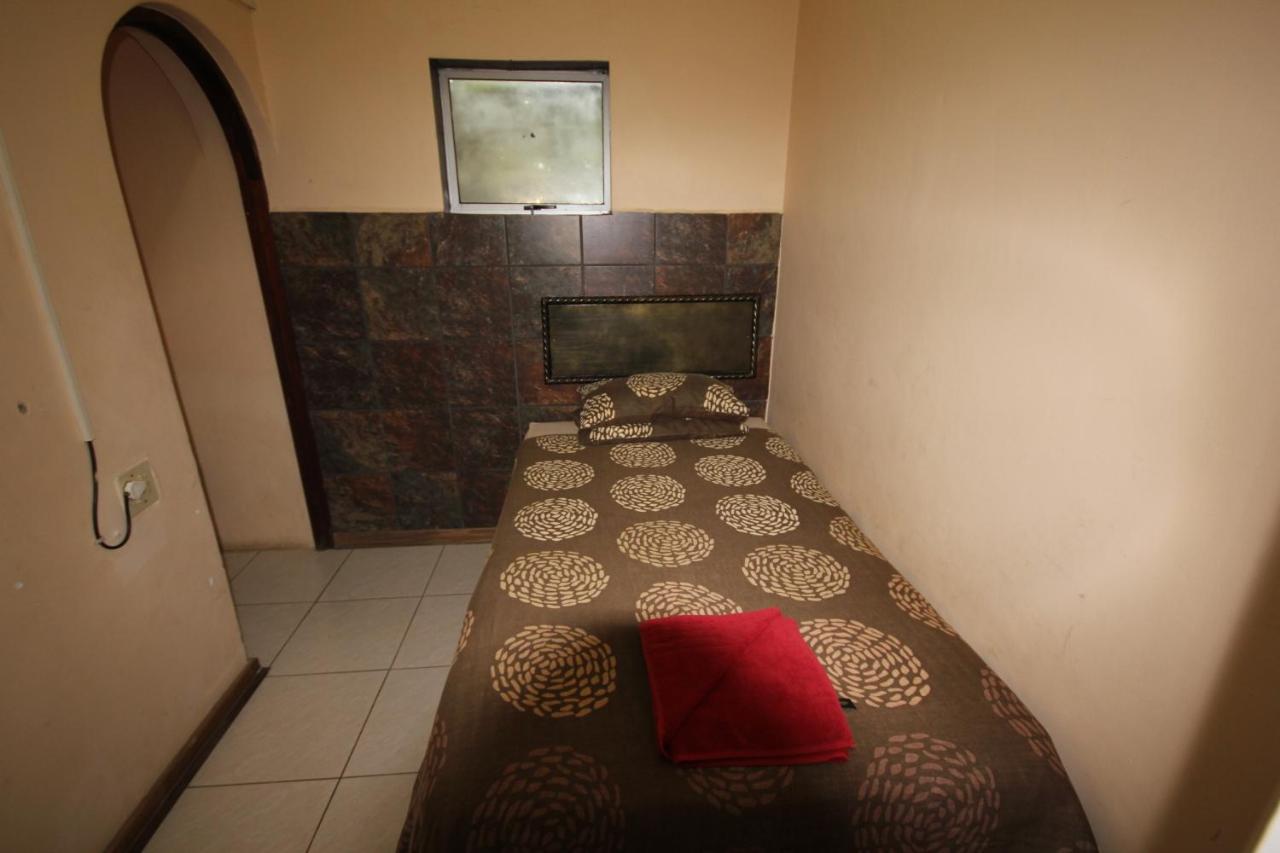 Ingwe Guesthouse Mbombela Luaran gambar